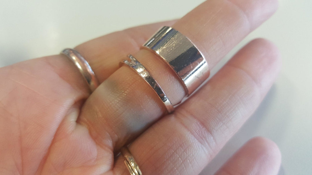 Why Does My Ring Turn My Finger Black? - Sakcon Jewelers